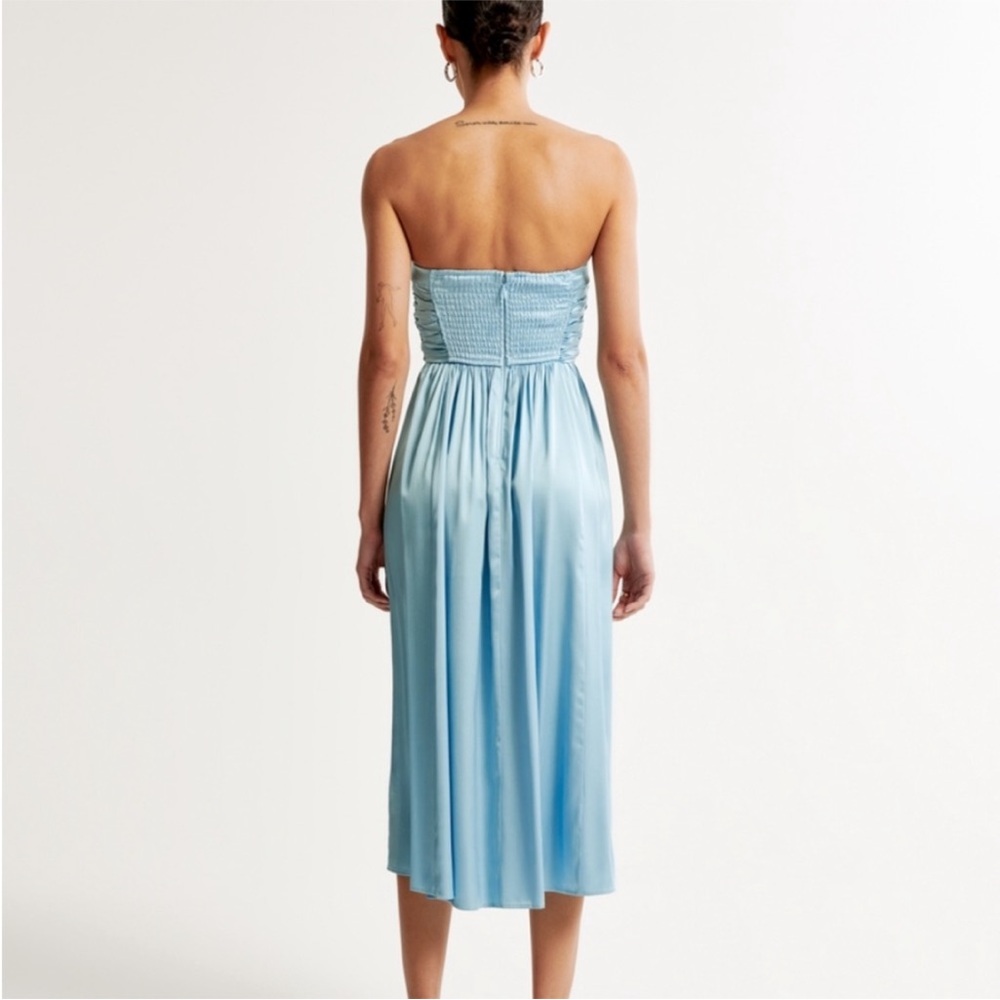 Elegant Blue Strapless Dress - Picture 2 of 4